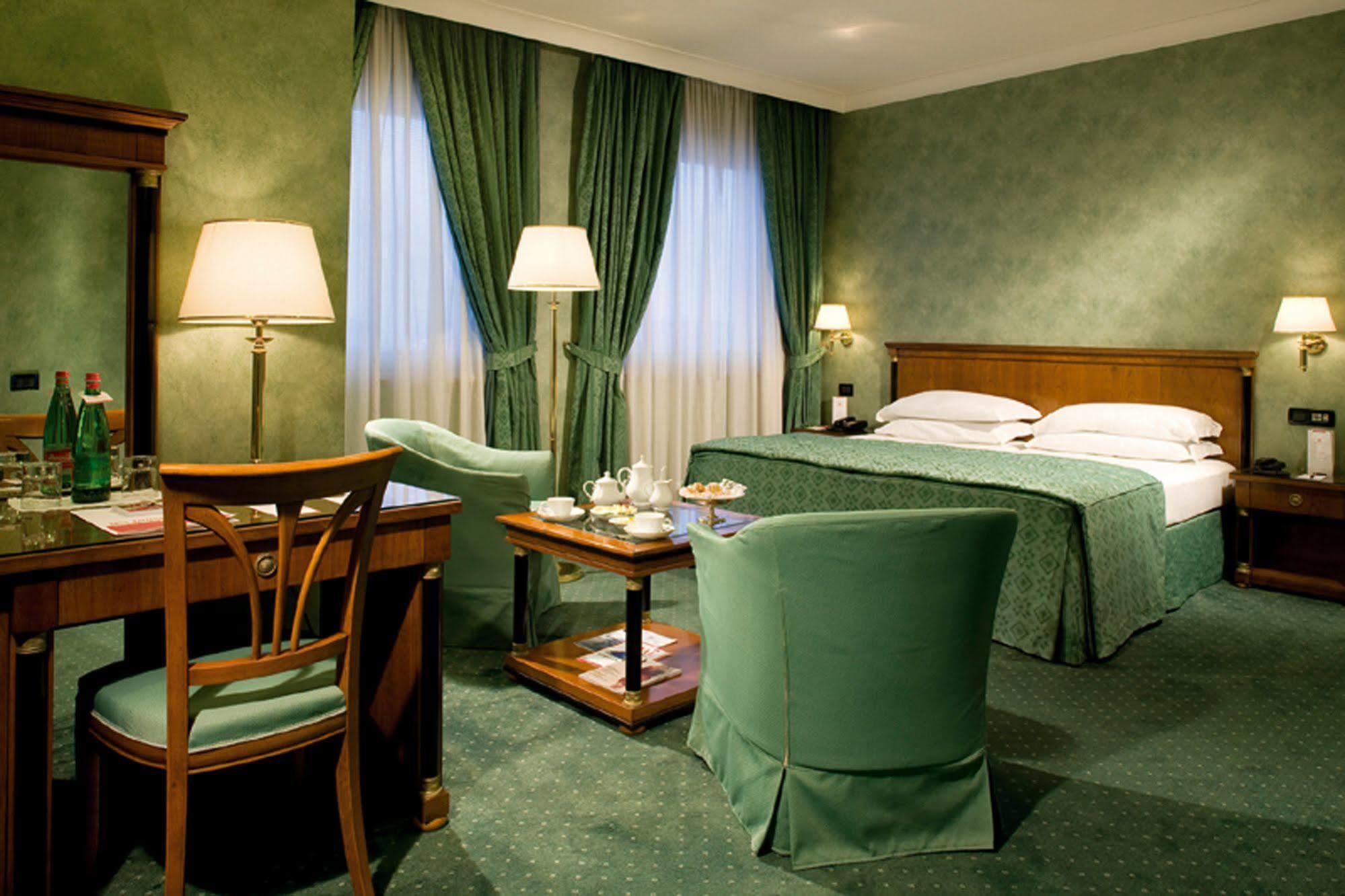 Ramada By Wyndham Naples Hotel Szoba fotó